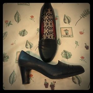 Abeo Vanna black leather pumps